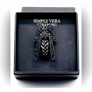NIB Simply Vera Vera Wang Black Fly Pin